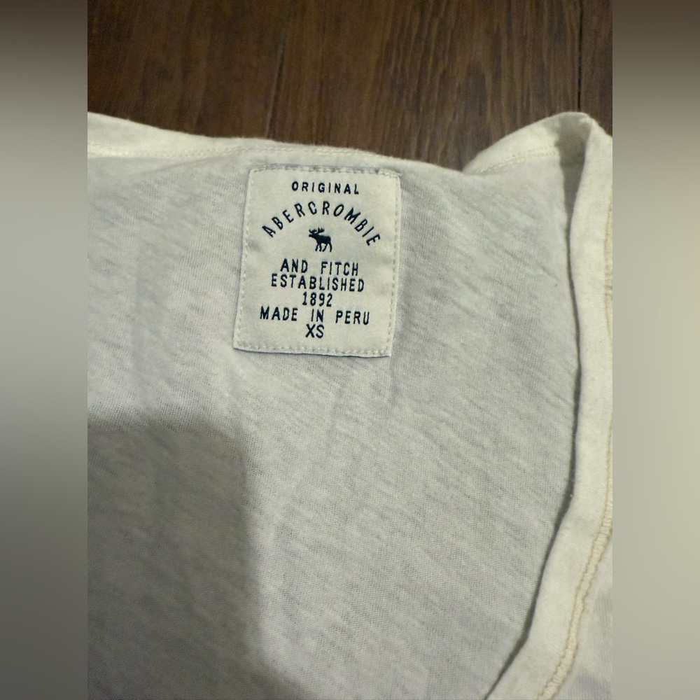 Abercrombie & Fitch scoop neck t - Picture 2 of 2